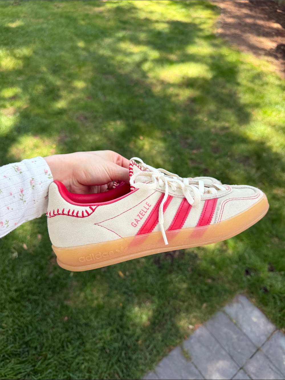 Adidas Gazelle Sneakers in Cream, with Red stripes, US W 6 - Picture 3 of 4